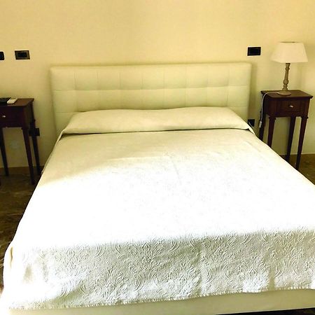 Elena Appartamento Peschiera del Garda Bagian luar foto